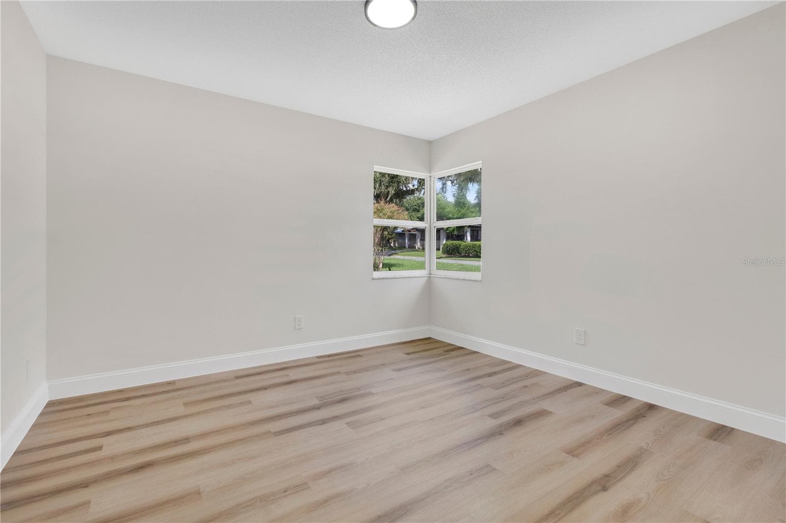 Single Family Residence at 841 E VALENCIA ST, LAKELAND, photo 20 of 58