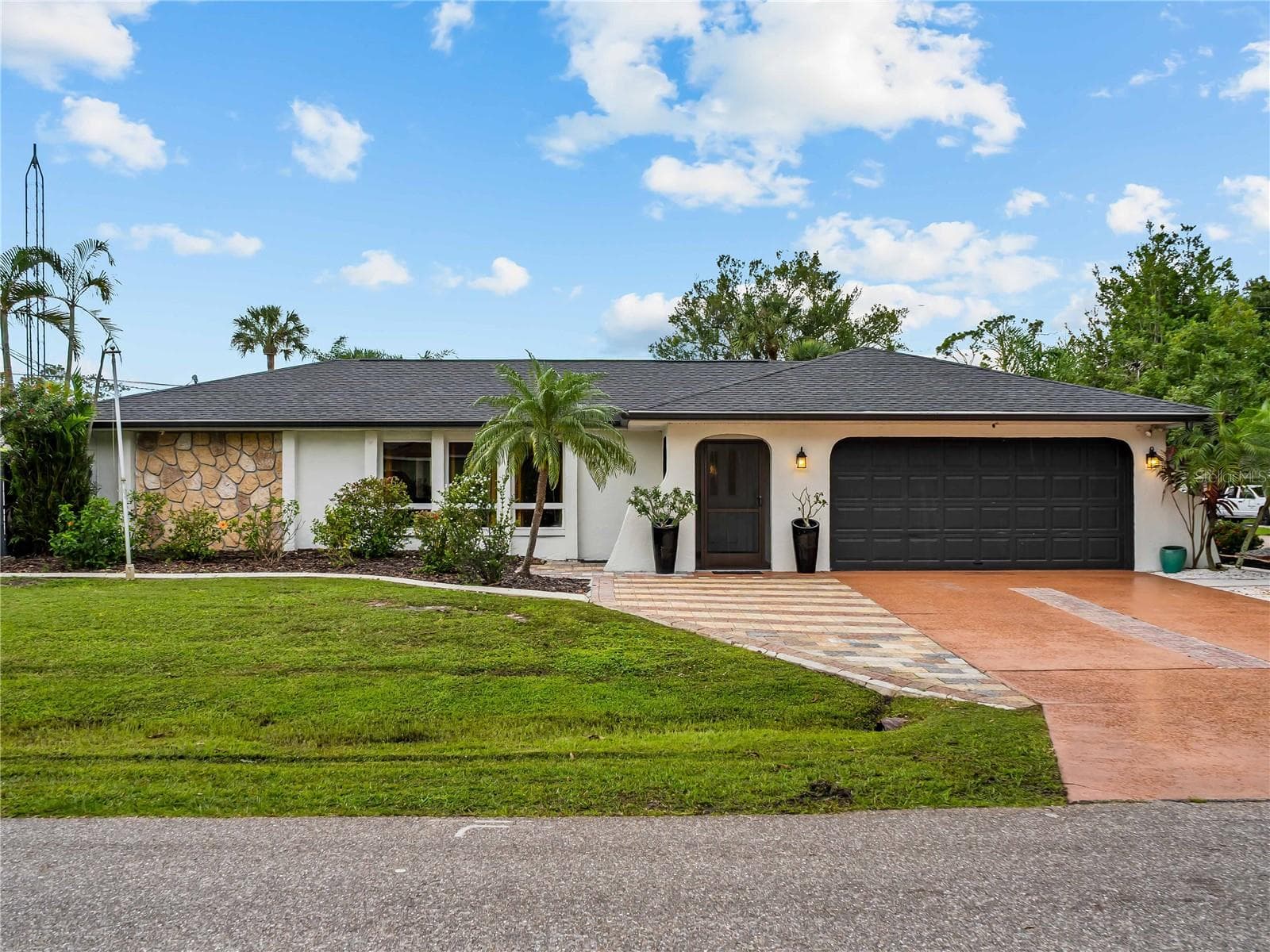 First class curb appeal. - 20343 RUTHERFORD AVE, PORT CHARLOTTE