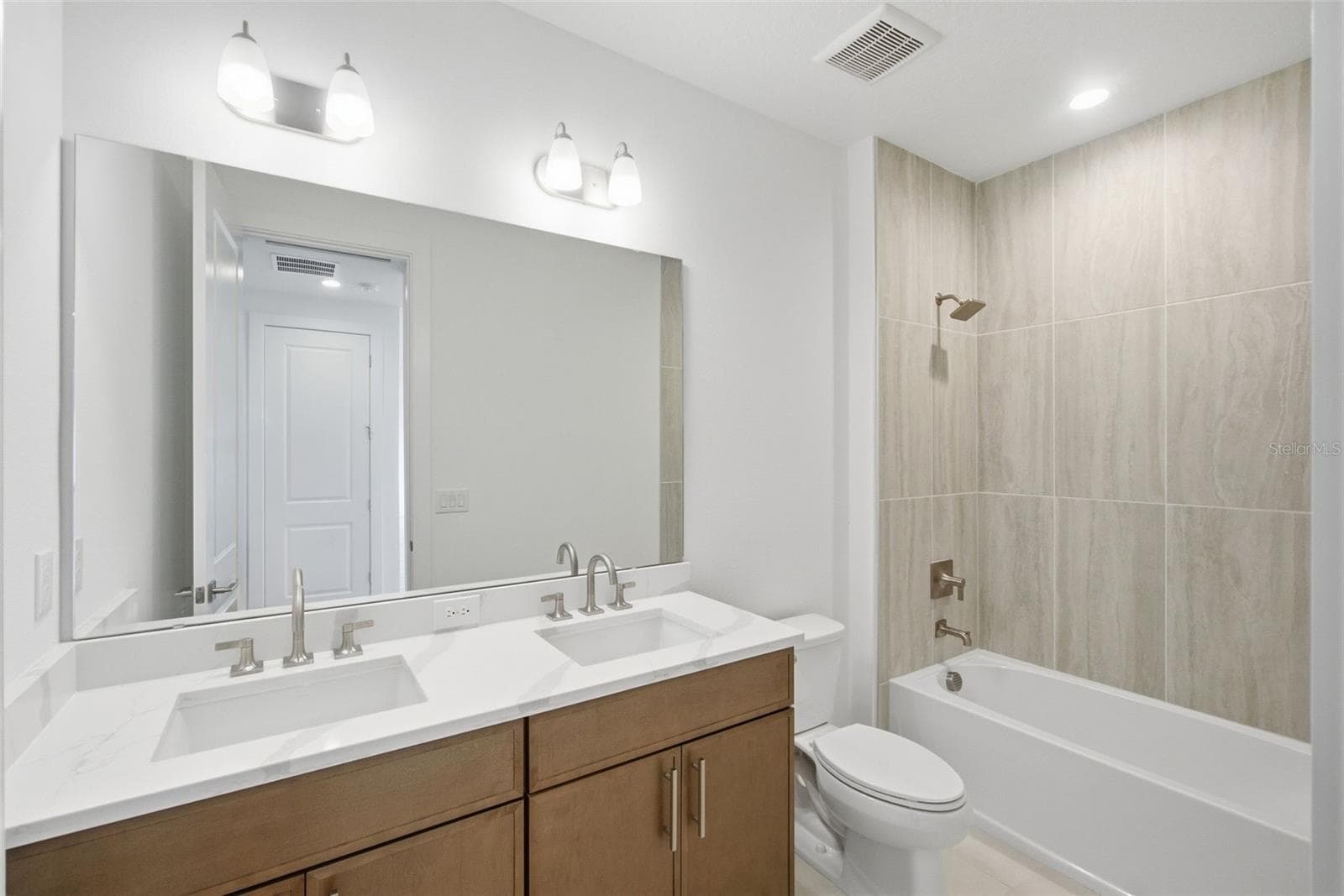 Upstairs Hall Bathroom - 1712 STONECLIFF DR, APOPKA