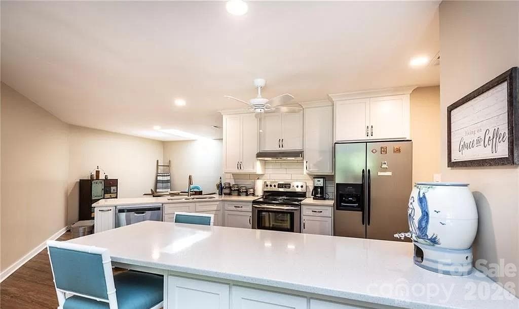 Condominium at 2200 6th Street NW, Hickory, photo 11 of 48