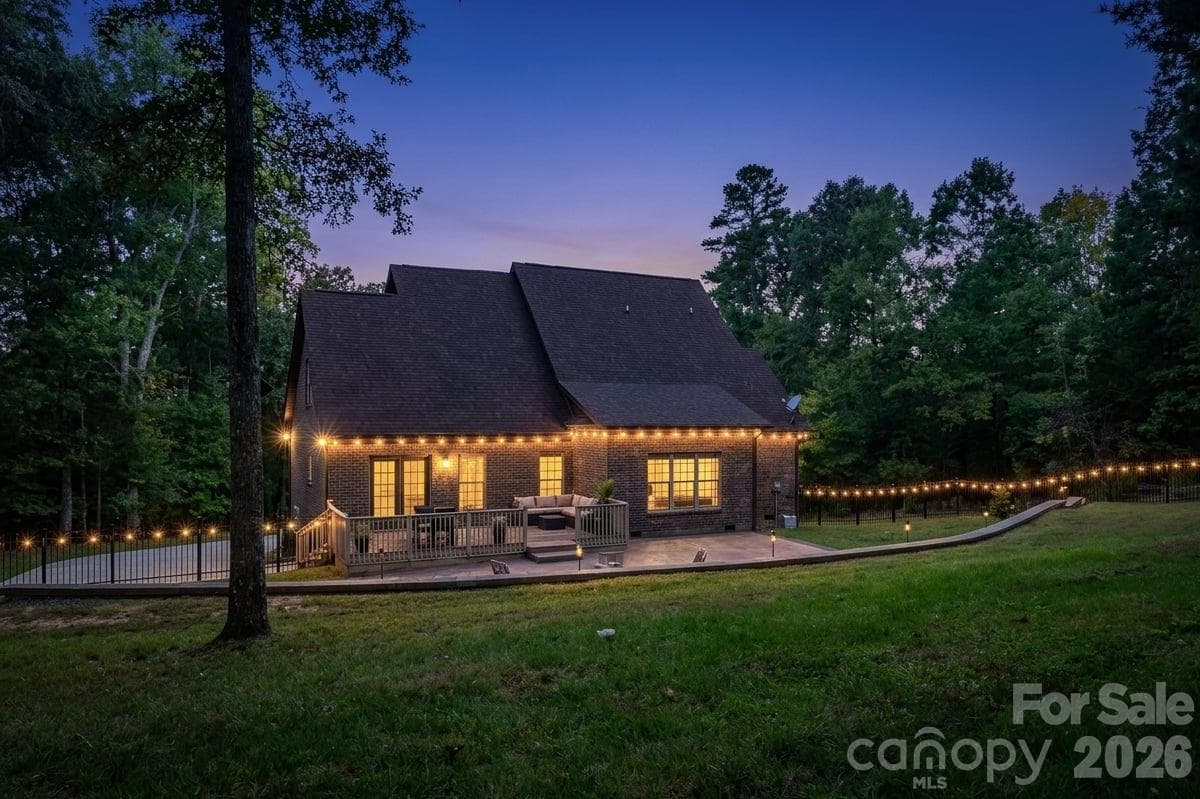 Single Family Residence at 330 Woodland Glen Road, Clover, photo 3 of 48