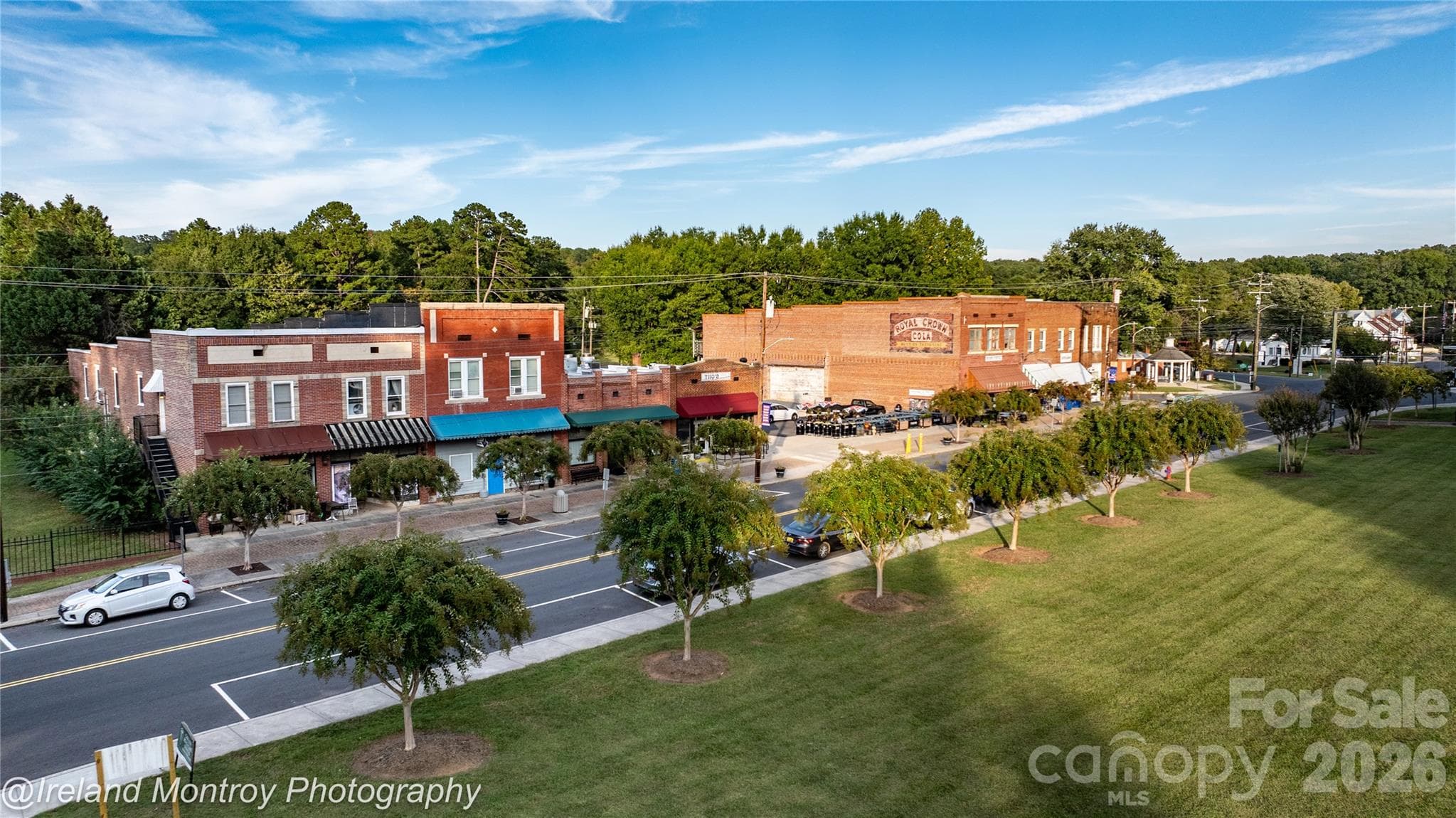 FALLS ROAD WITH RESTAURANTS AND SHOPS. - 31 Maple Street, Badin