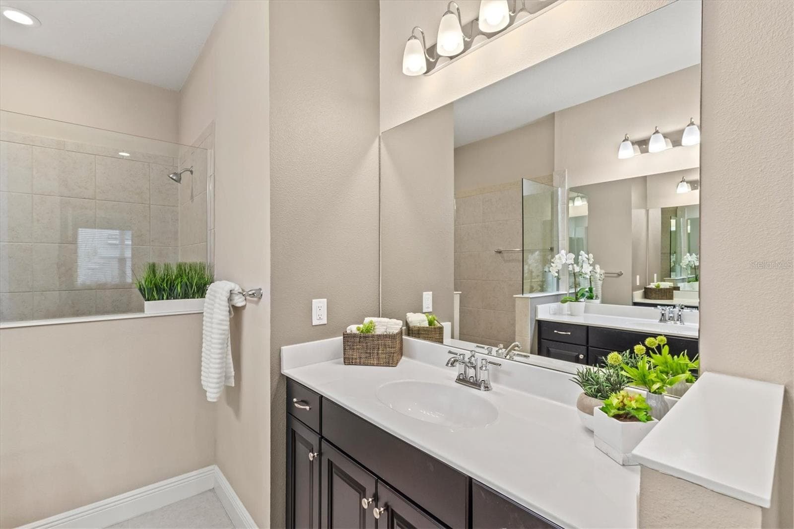 Master Bath - 3031 SKY BLUE CV, BRADENTON