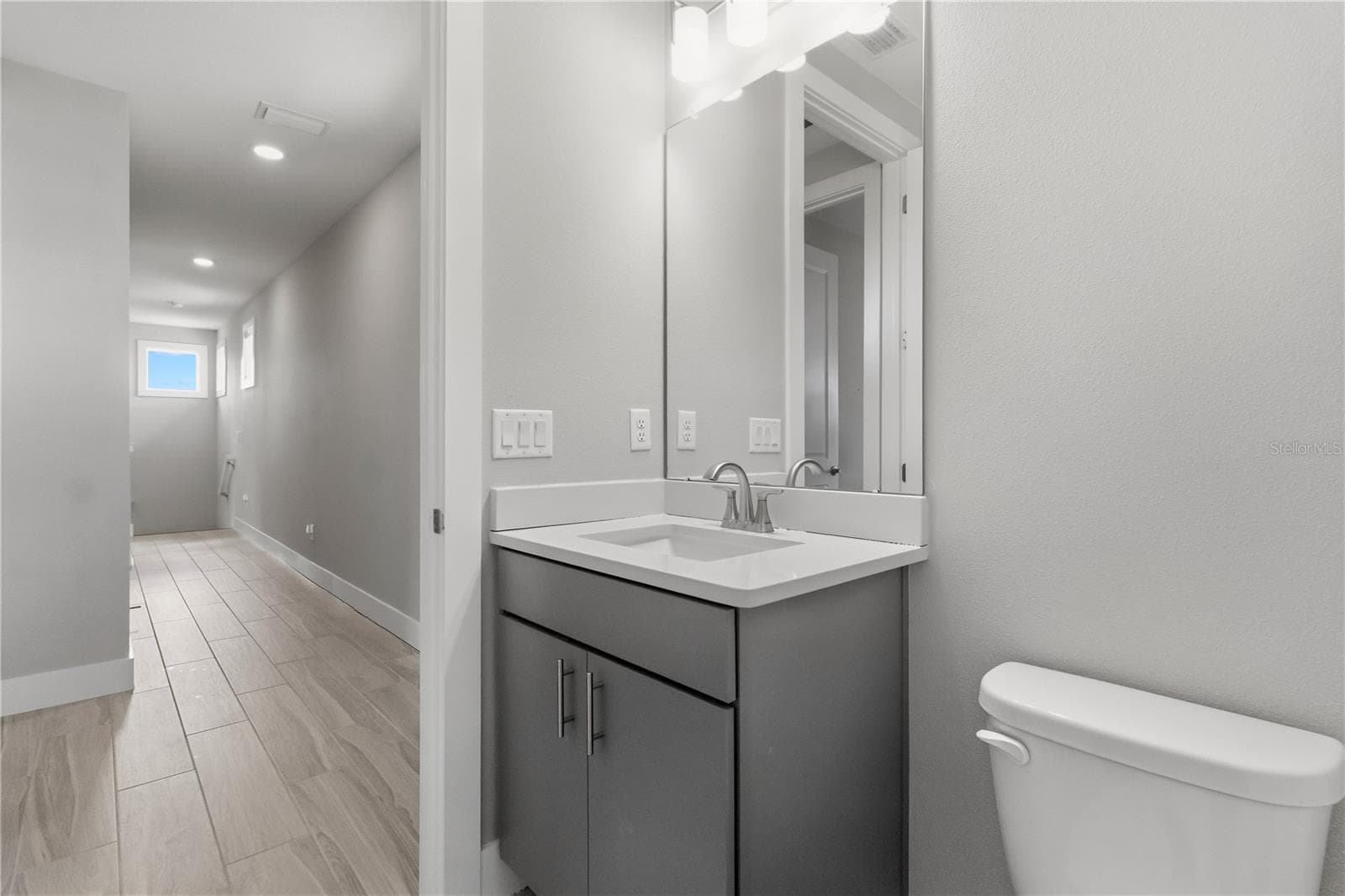 Full bathroom upstairs - 10770 TORCHWOOD SEA WAY, SAN ANTONIO