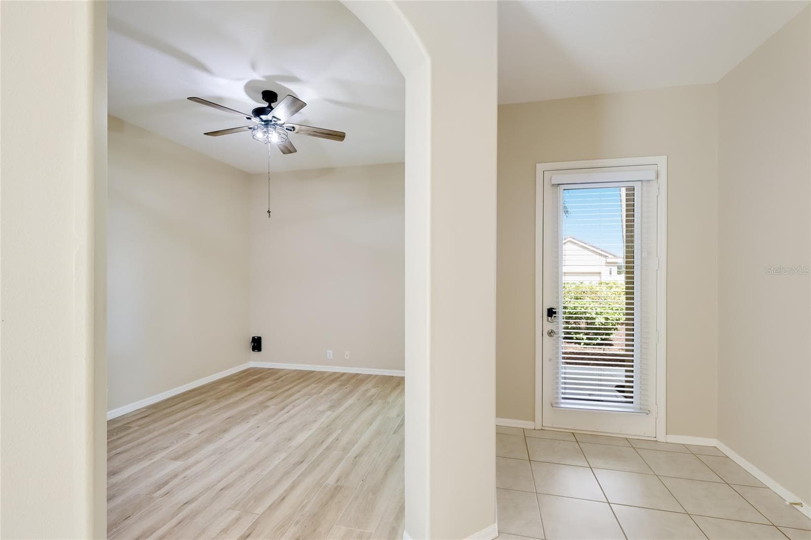 Foyer creates separation from living area - 8702 52ND DR E, BRADENTON