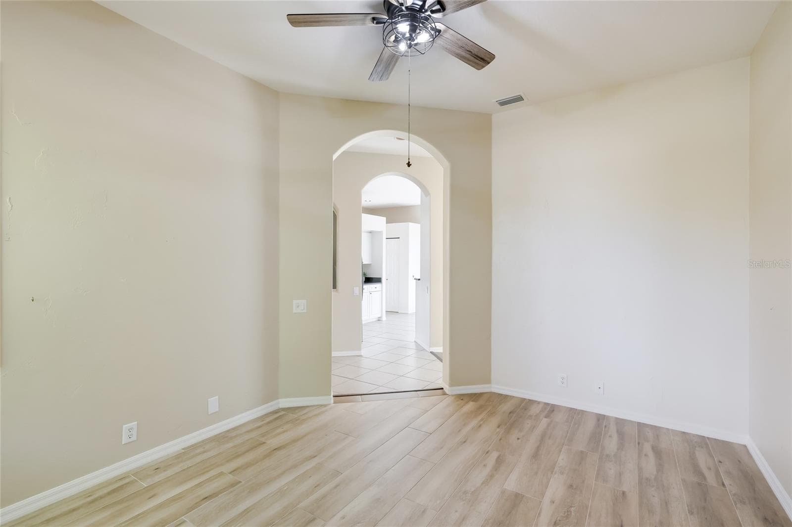 Soft arch detail - 8702 52ND DR E, BRADENTON