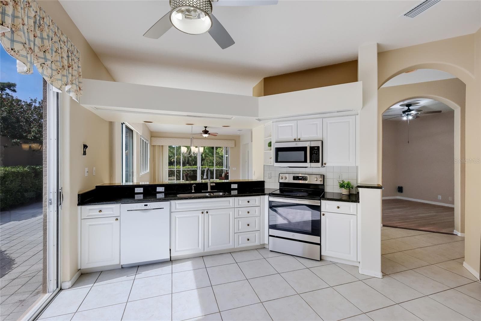Open to main living room - 8702 52ND DR E, BRADENTON