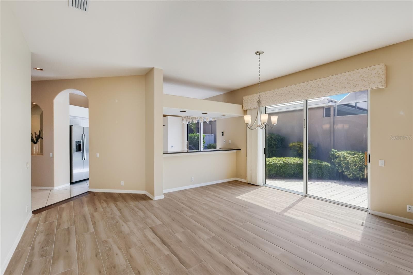 Breakfast bar and sliders to courtyard - 8702 52ND DR E, BRADENTON
