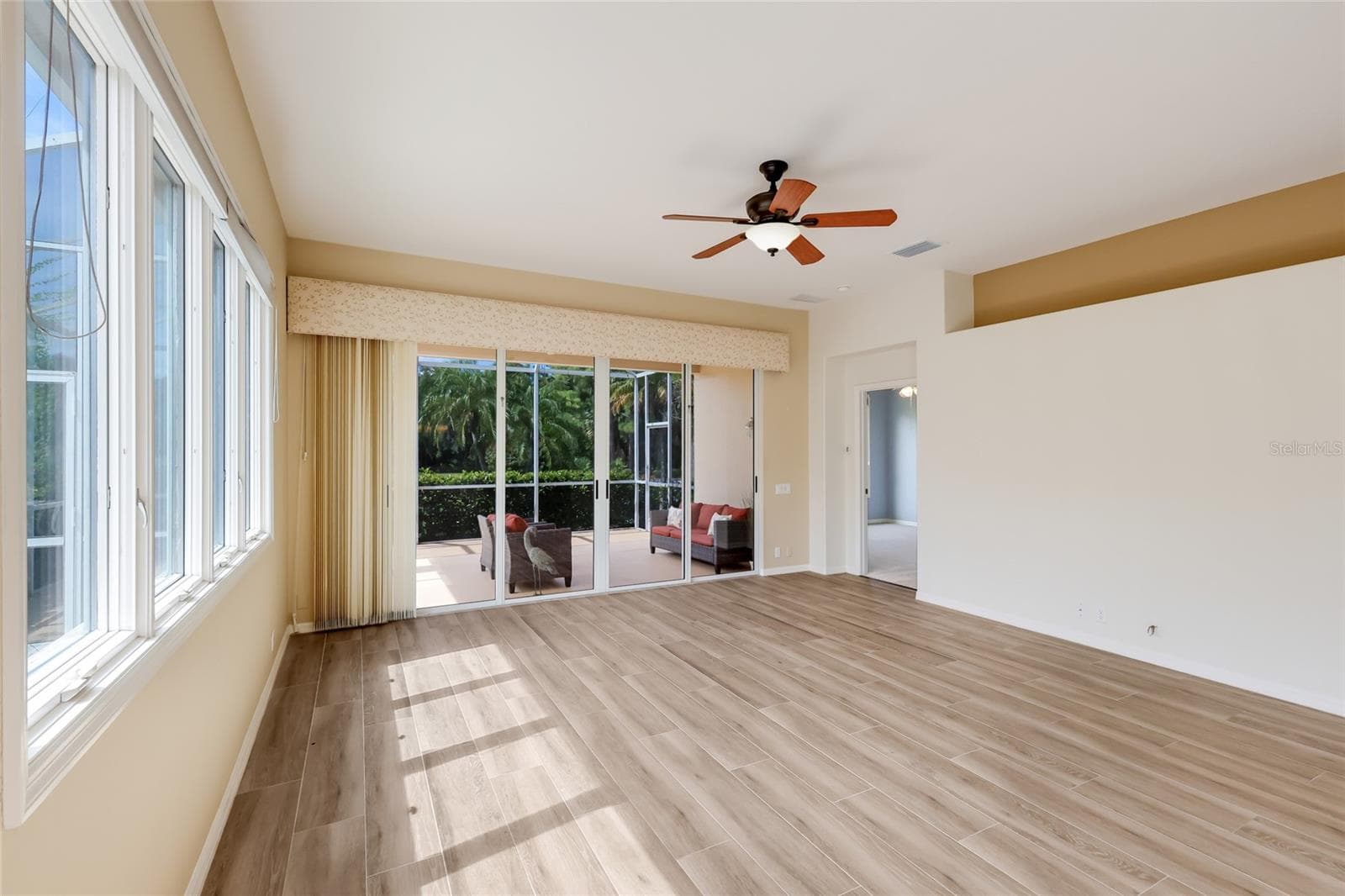 4-panel sliders to lanai - 8702 52ND DR E, BRADENTON