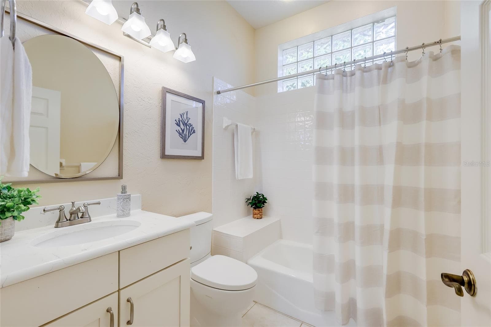 Guest bathroom - 8702 52ND DR E, BRADENTON