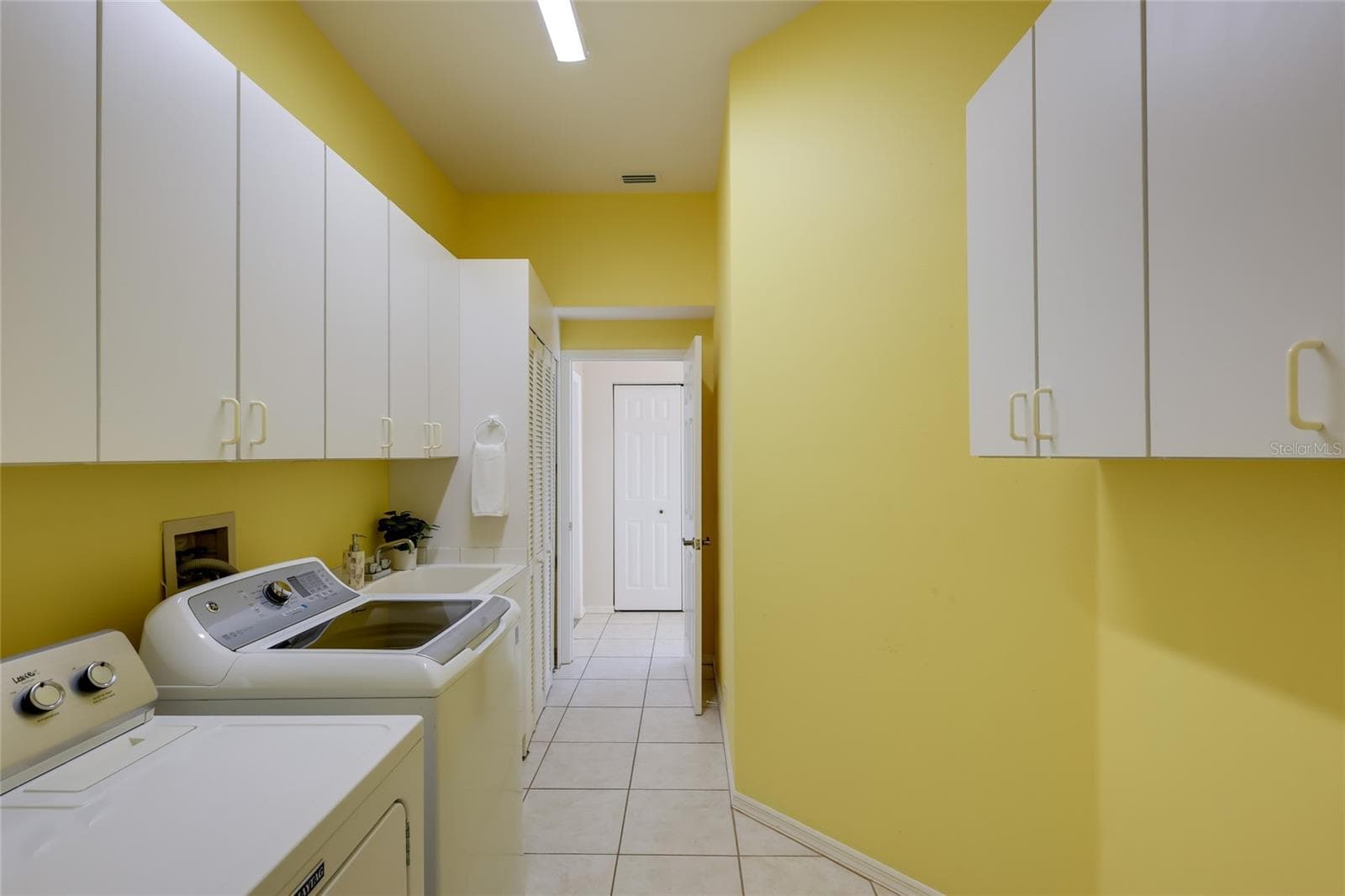 Laundry room with access on both sides - 8702 52ND DR E, BRADENTON