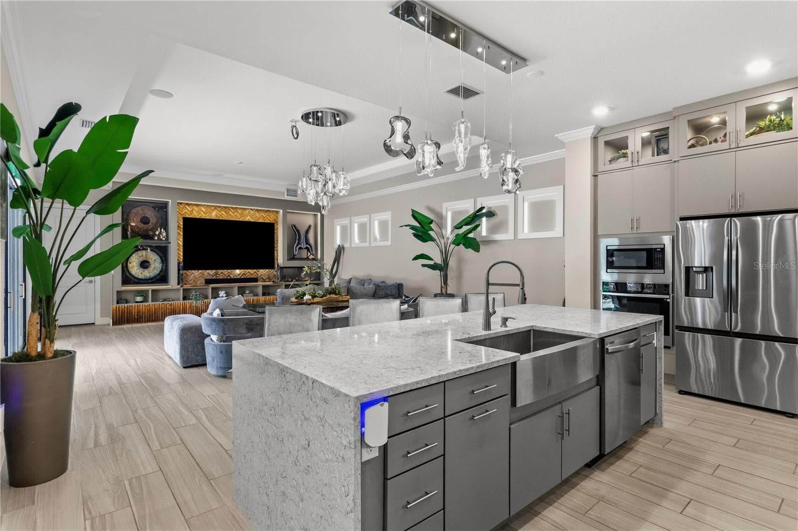 Gorgeous chef kitchen with updated lighting - 10782 TORCHWOOD SEA WAY, SAN ANTONIO