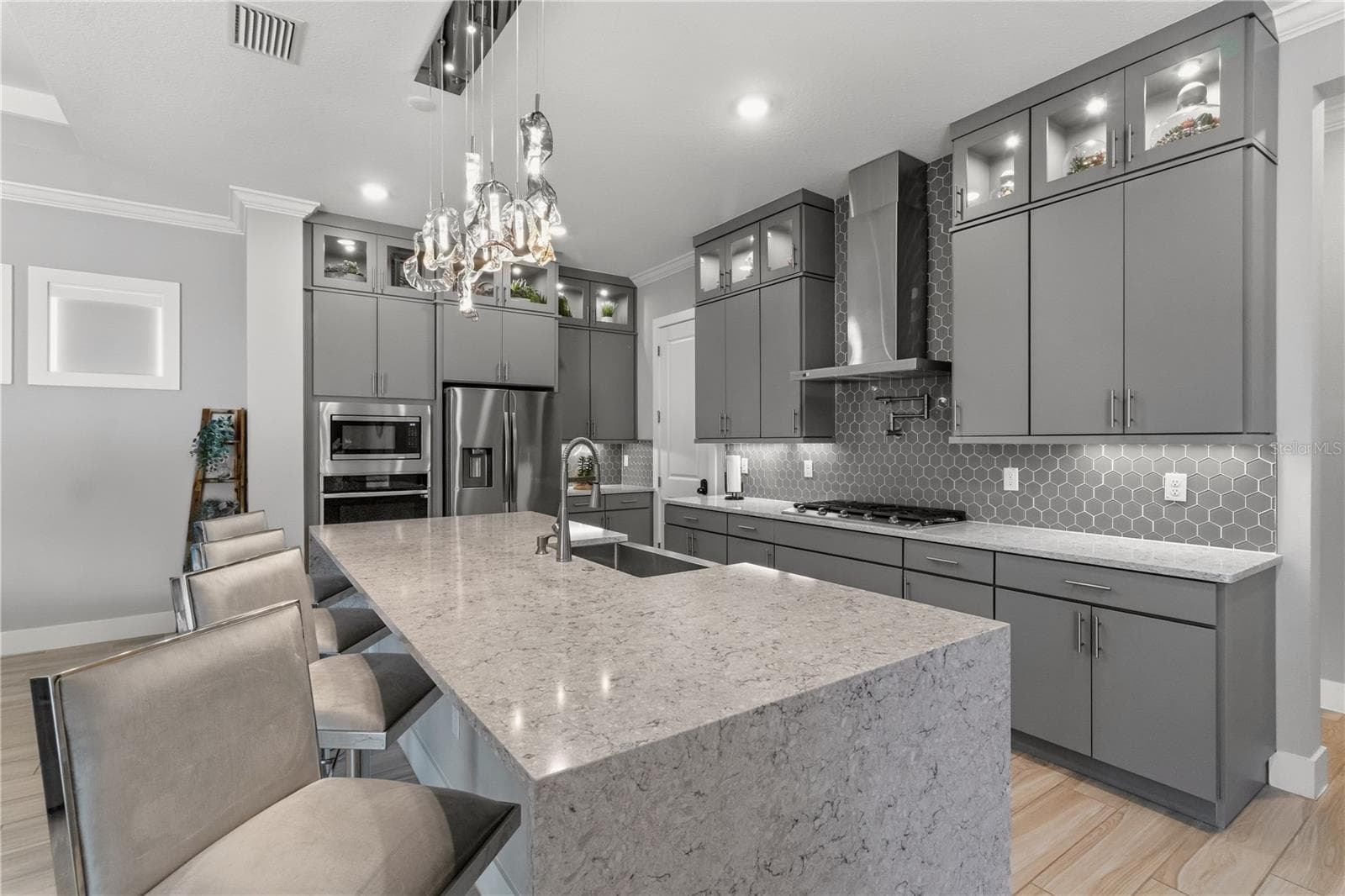 Gorgeous chef kitchen with updated lighting - 10782 TORCHWOOD SEA WAY, SAN ANTONIO