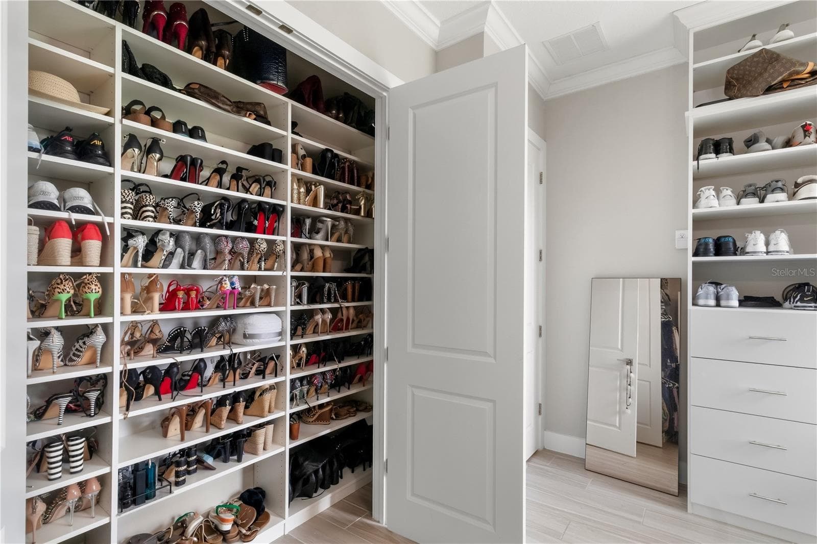 Custom Built Closet - 10782 TORCHWOOD SEA WAY, SAN ANTONIO