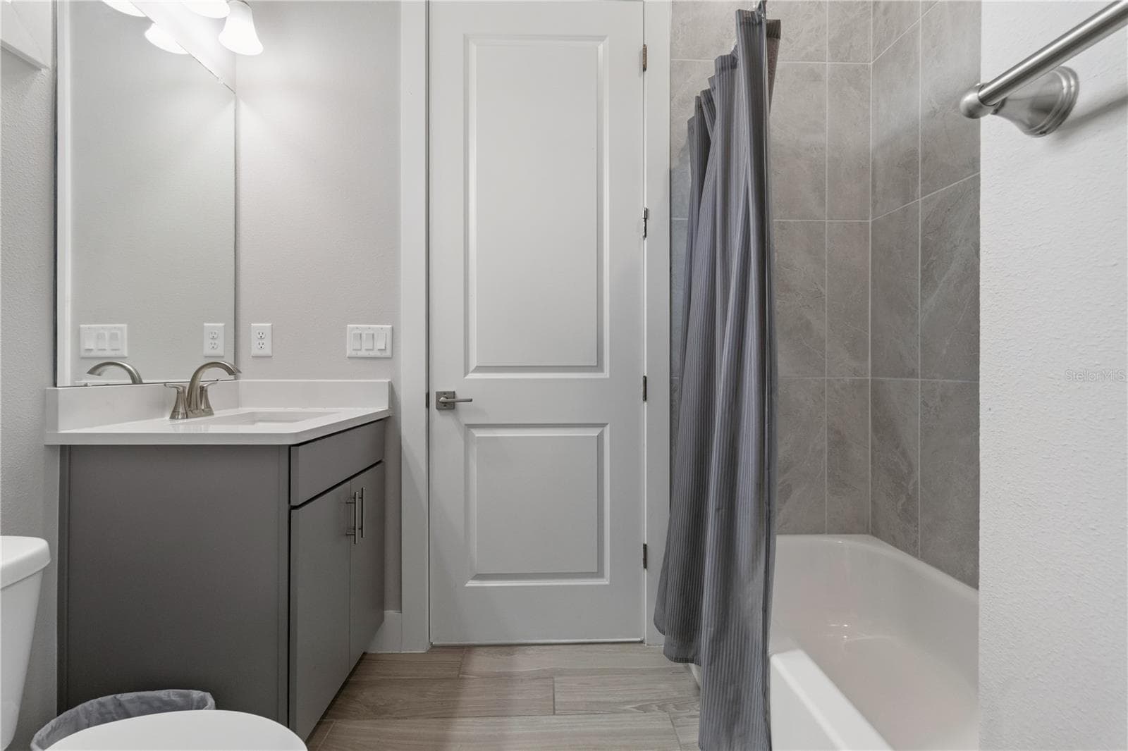 Full second bathroom downstairs - 10782 TORCHWOOD SEA WAY, SAN ANTONIO