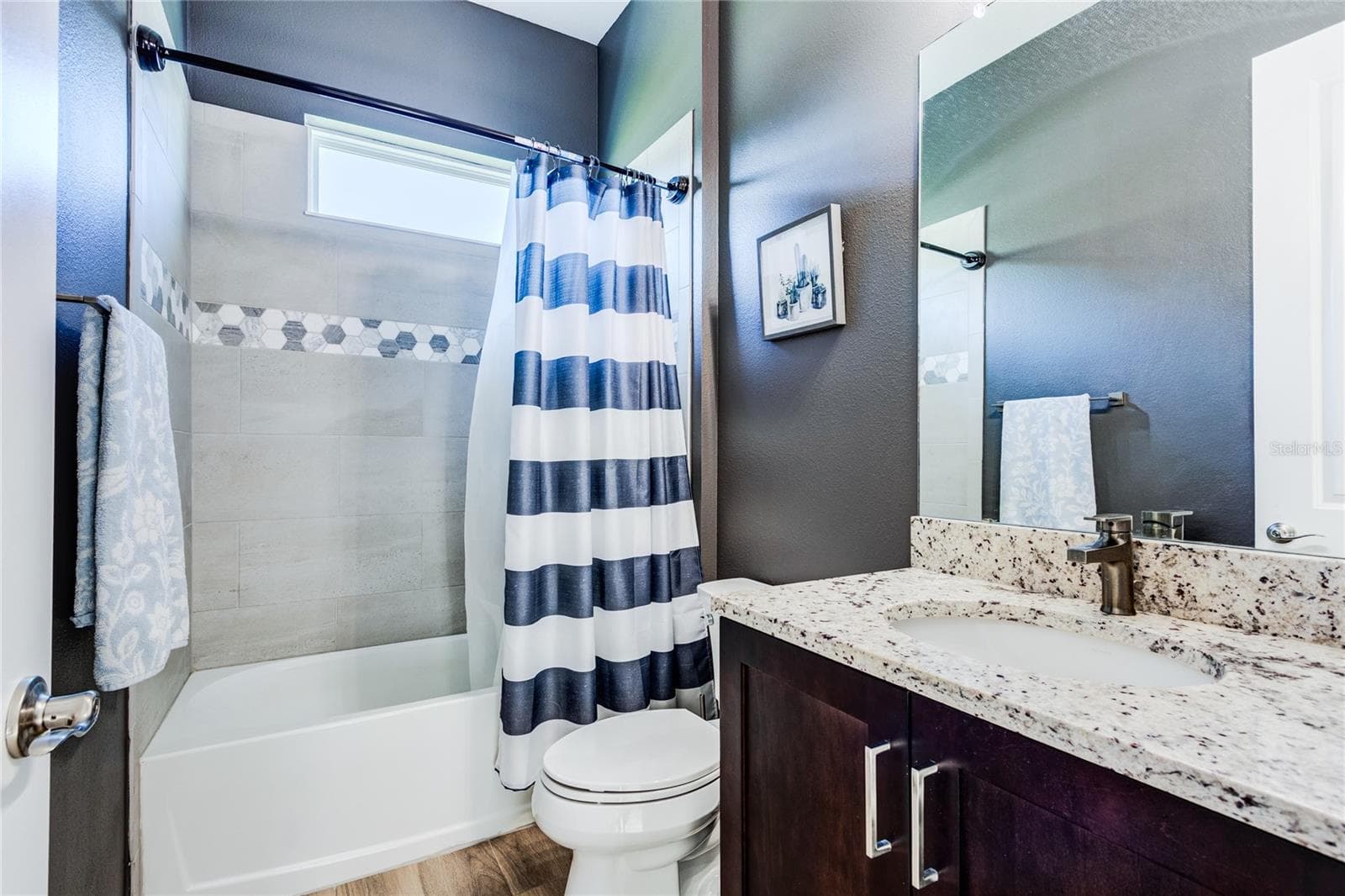 guest bath with tub/shower combo - 13303 TRAILING MOSS DR, DADE CITY