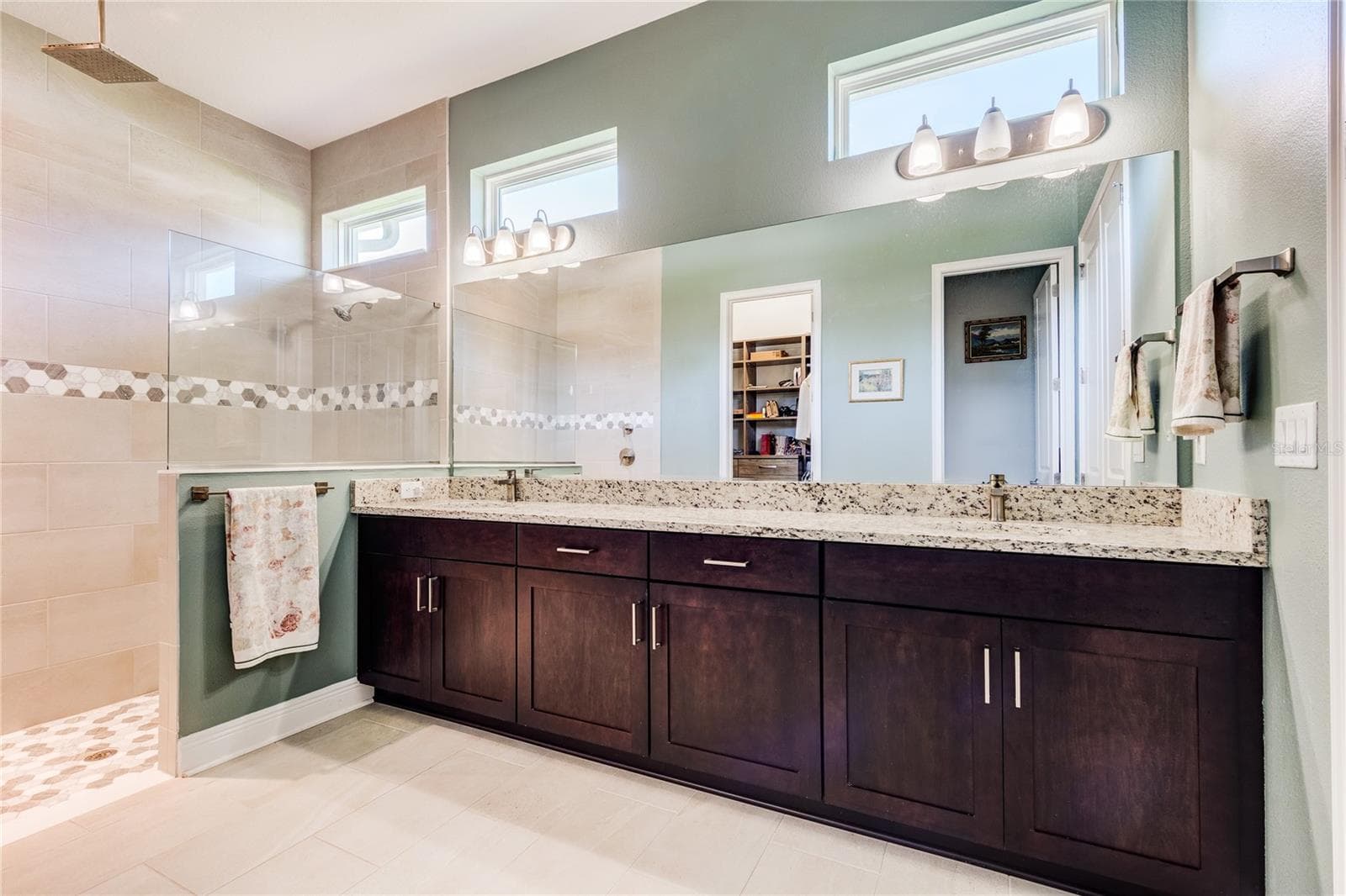 Light, bright elegant bath ensuite - 13303 TRAILING MOSS DR, DADE CITY
