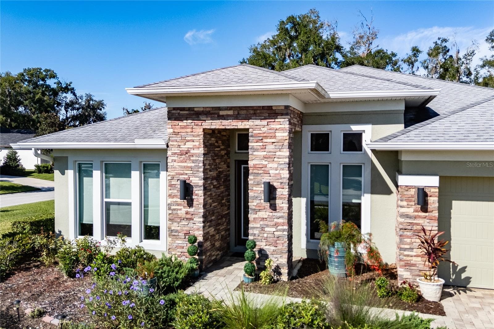 Hip roof for insurance discount! - 13303 TRAILING MOSS DR, DADE CITY