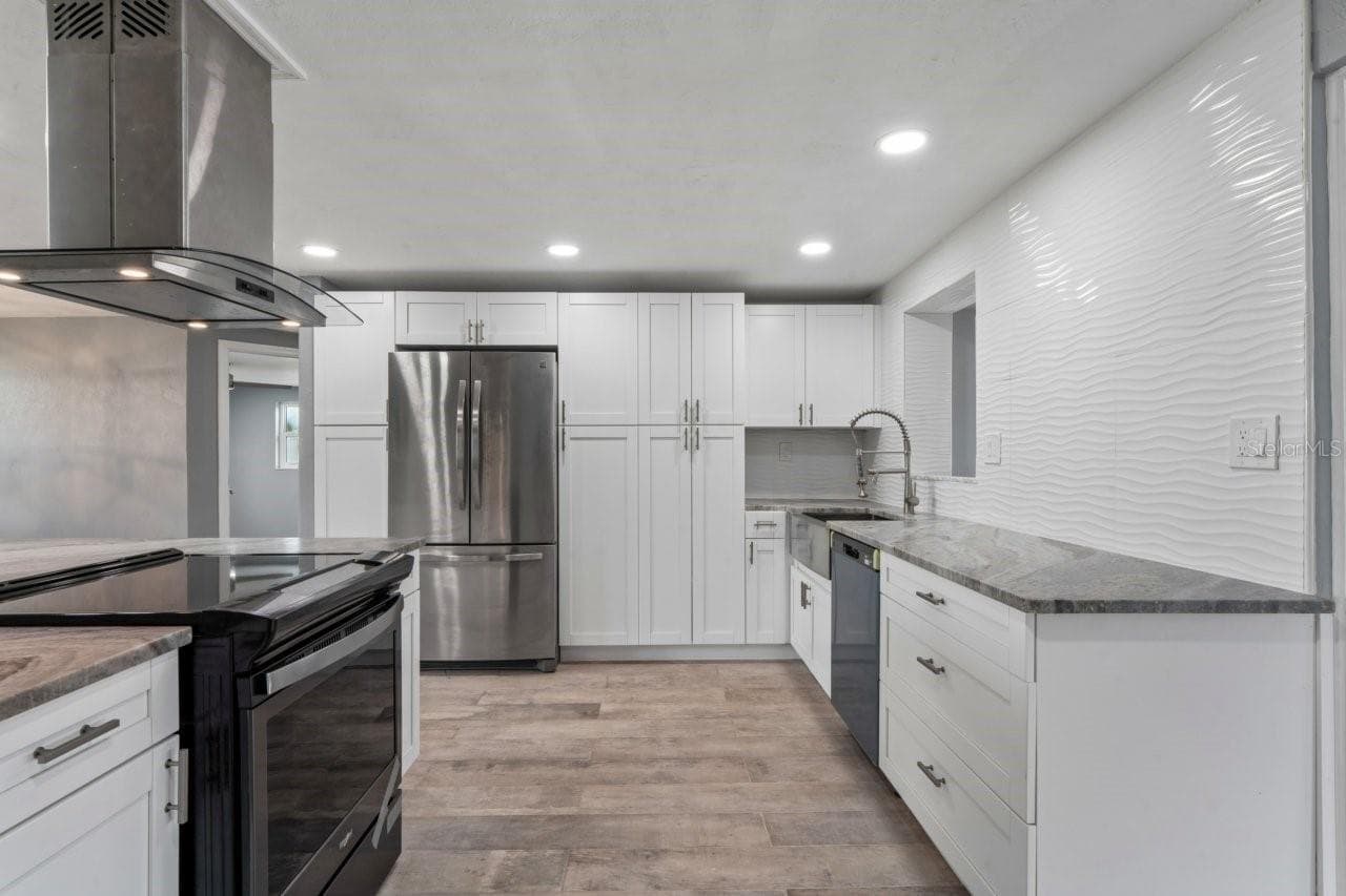 Single Family Residence at 13701 LESLIE DR, HUDSON, photo 13 of 96