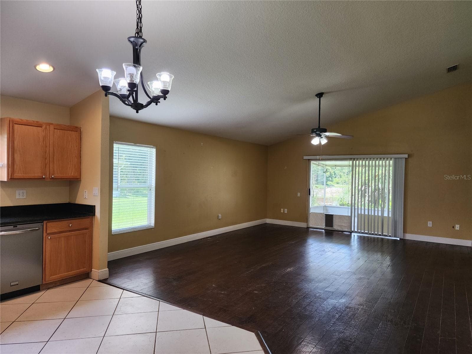 Living room/Dining Room - 30702 IVERSON DR, WESLEY CHAPEL