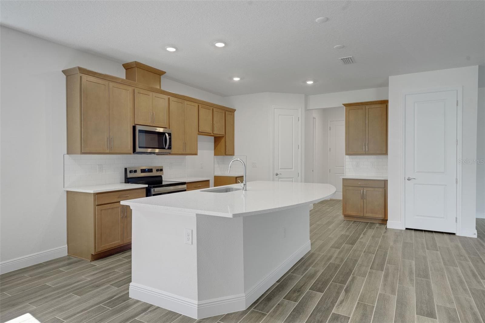 Single Family Residence at 17546 VALLEYWOOD PKWY, LAND O LAKES, photo 19 of 35