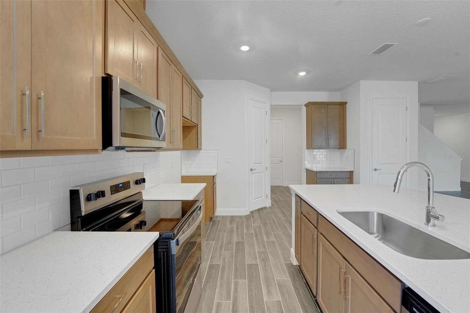 Single Family Residence at 17546 VALLEYWOOD PKWY, LAND O LAKES, photo 20 of 35