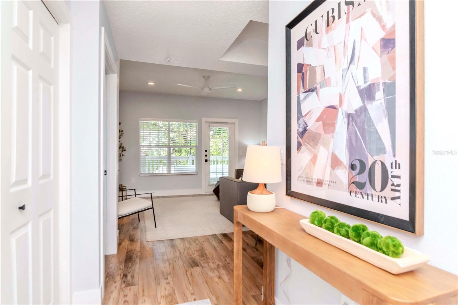 Interior Foyer - Community, Front Entrance - 800 S DAKOTA AVE #207, TAMPA