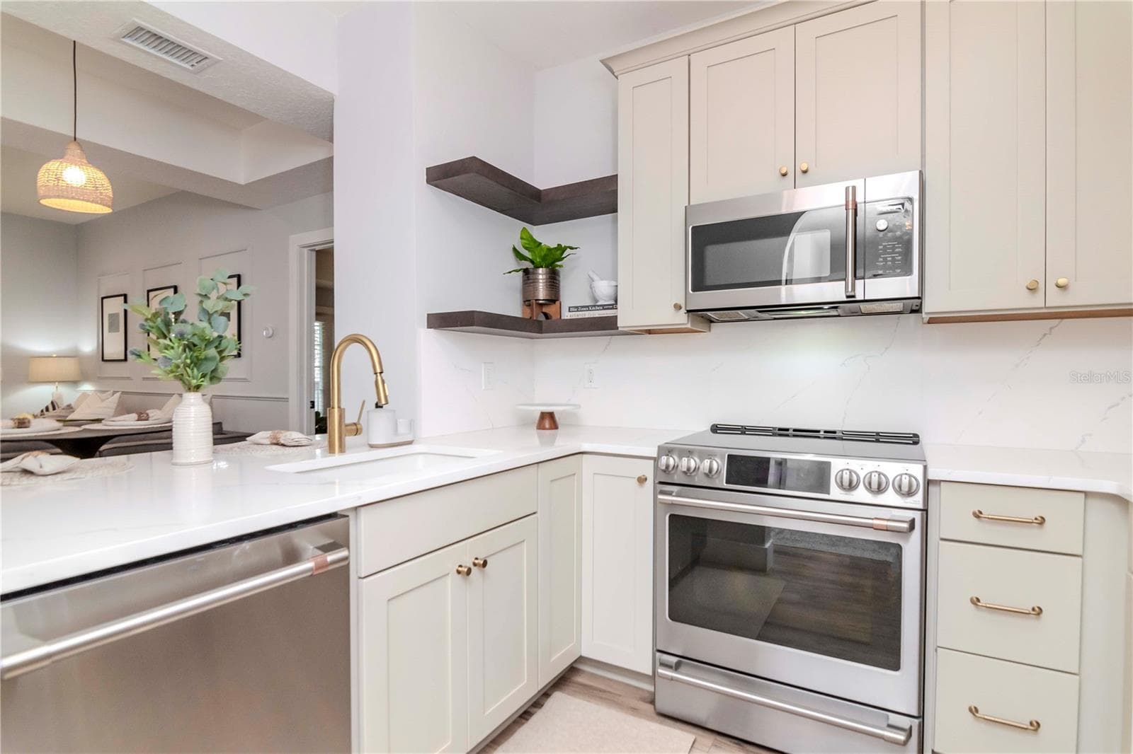 Updated Kitchen with Custom Cabinetry, GE Cafe' Appliances, & Quartz Countertops - 800 S DAKOTA AVE #207, TAMPA