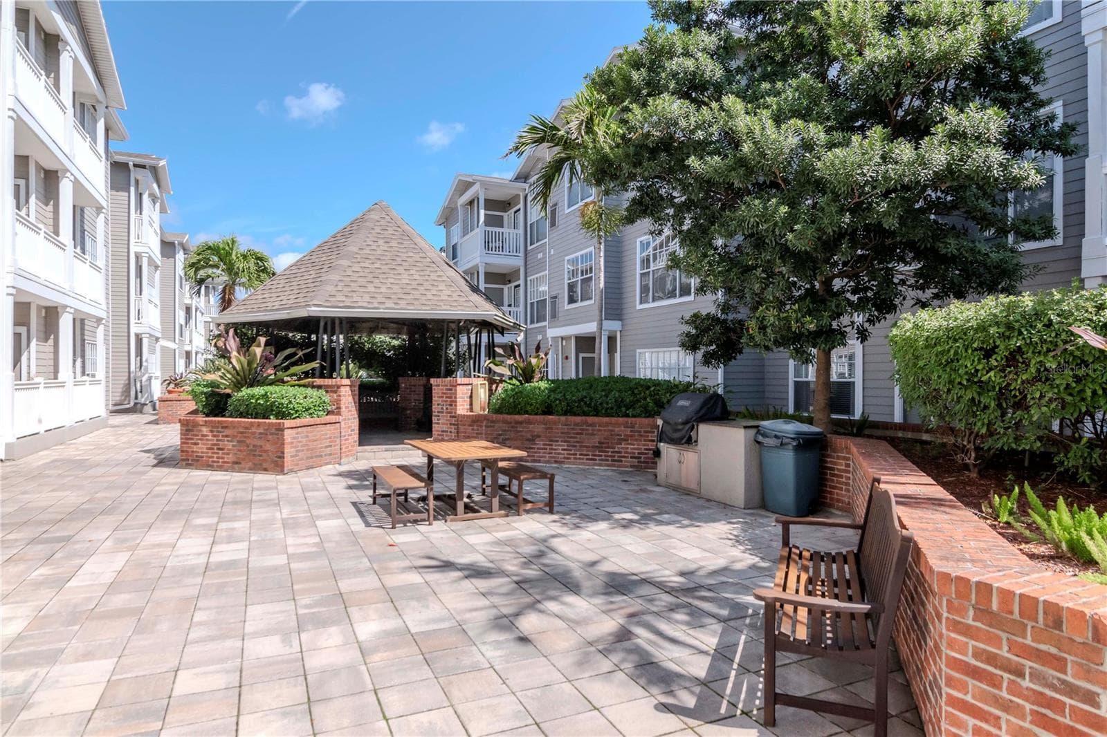 Community Grounds with Picnic Tables & Grills - Maintained by the HOA - 800 S DAKOTA AVE #207, TAMPA