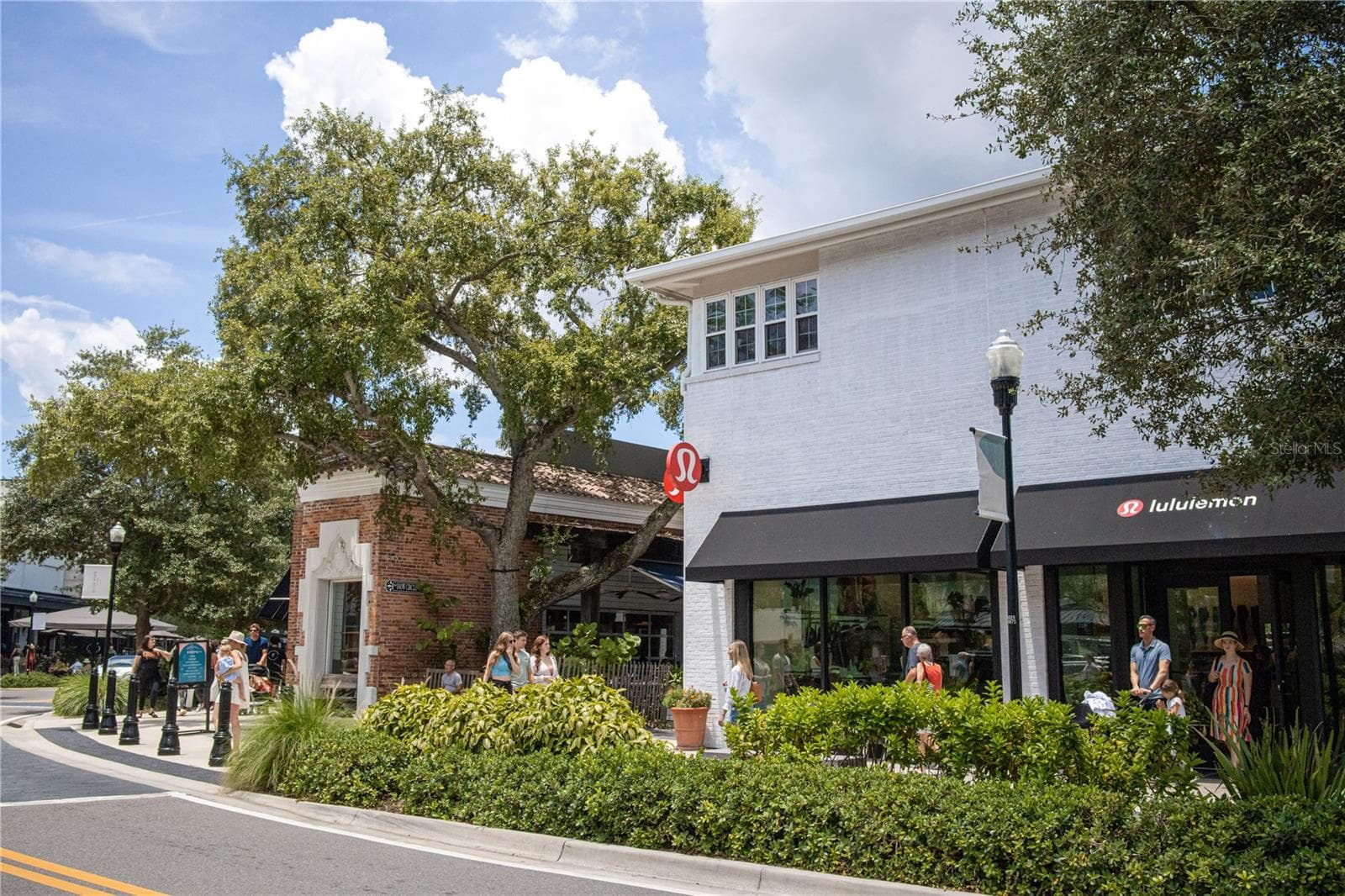 Truly Live the Urban Lifestyle! Upscale Shopping Options include Lululemon, West Elm, Rag & Bone, Anthropology, Suit Supply, Sephora, Sur La Table Just to Name a Few... - 800 S DAKOTA AVE #207, TAMPA