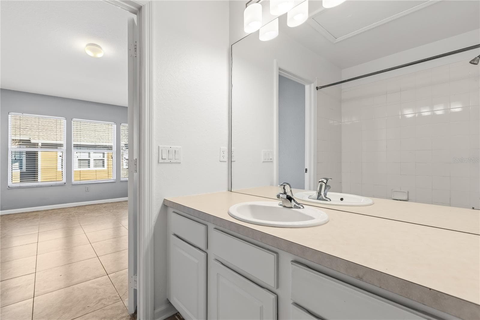 Spacious bathroom upstairs - 1450 STOCKTON DR, SANFORD