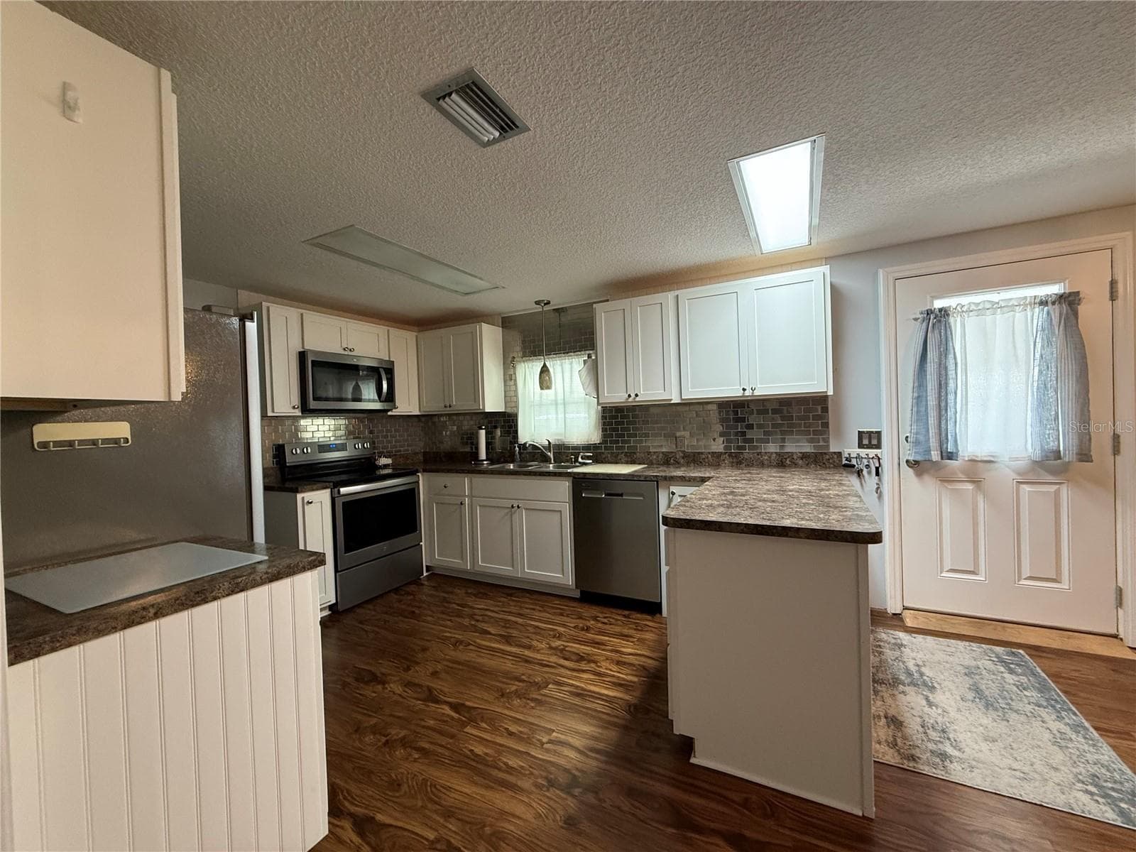 Manufactured Home at 17 N BOBWHITE RD, WILDWOOD, photo 6 of 42
