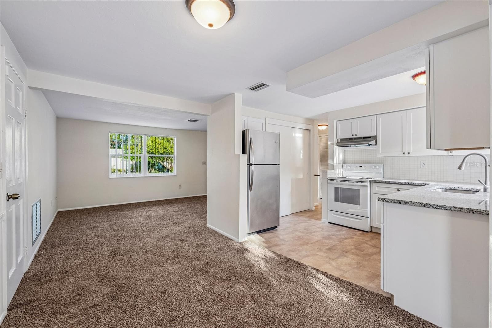 Single Family Residence at 3350 WILTSHIRE DR, HOLIDAY, photo 23 of 38