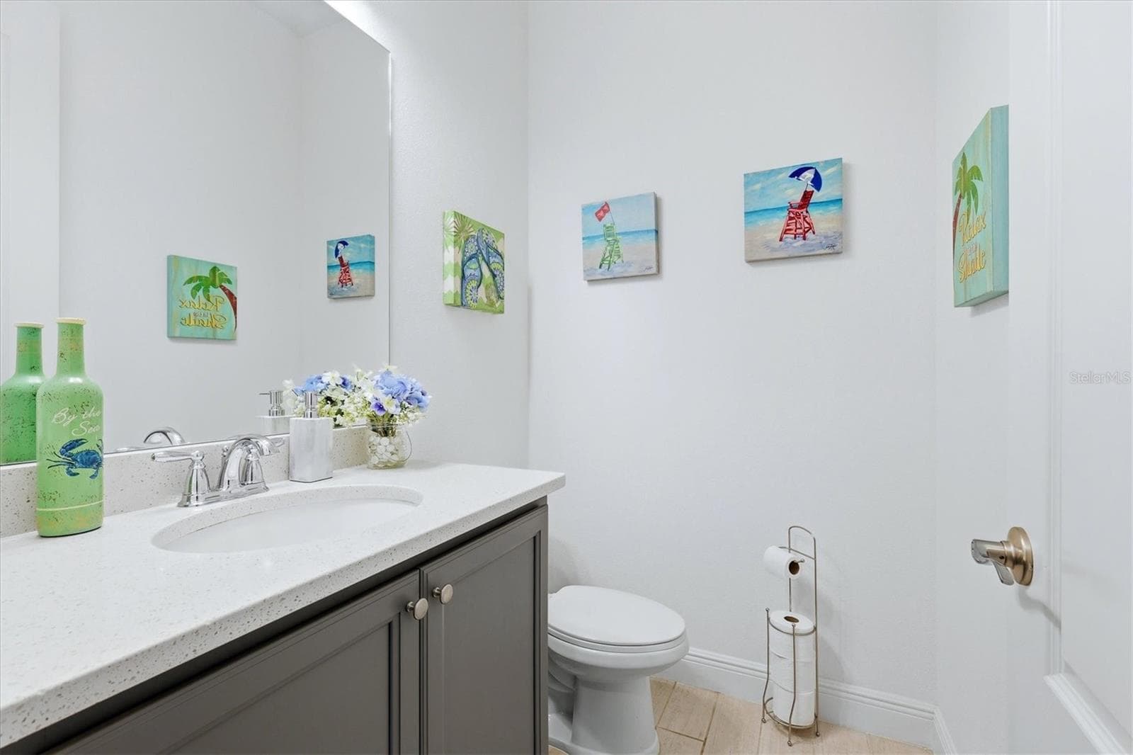 Extra Powder room ! - 10018 MARBELLA DR, BRADENTON