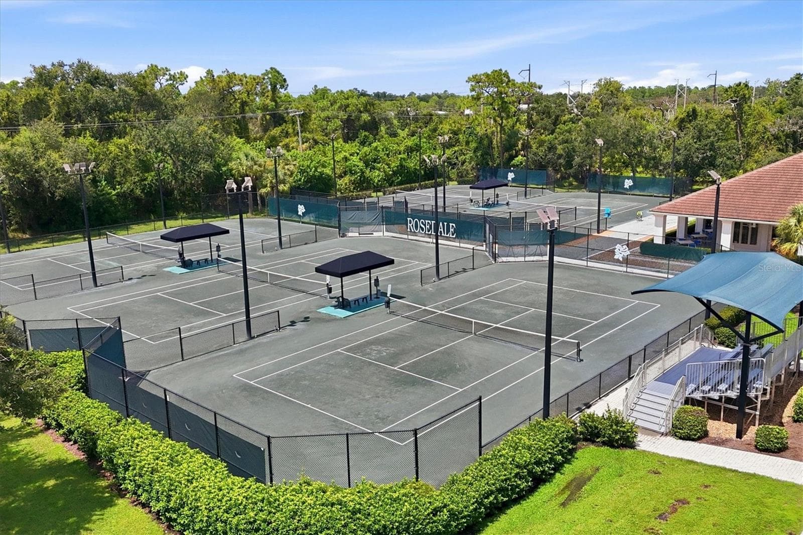 Tennis Anyone? - 10018 MARBELLA DR, BRADENTON