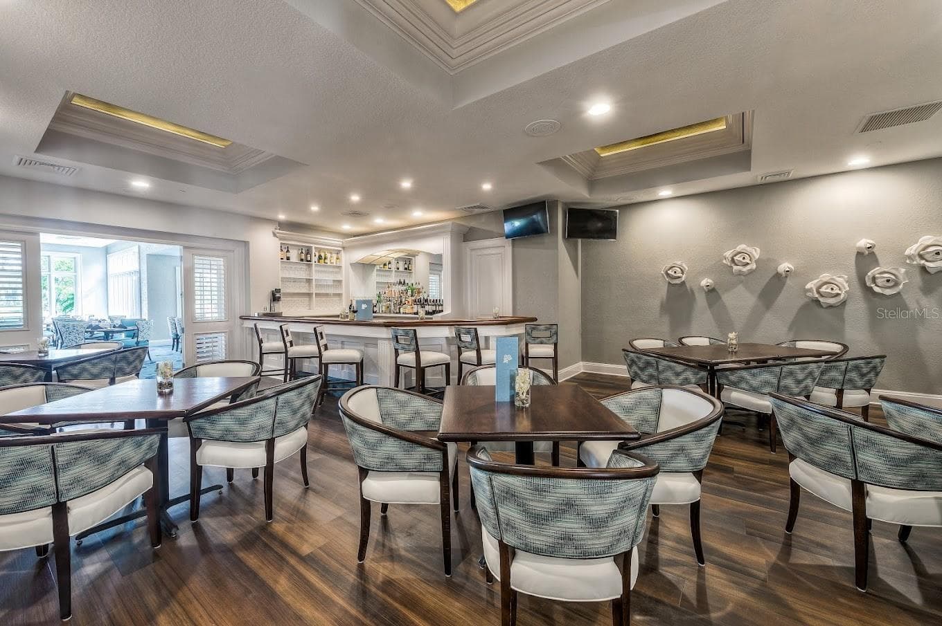Lounge and Dining! - 10018 MARBELLA DR, BRADENTON