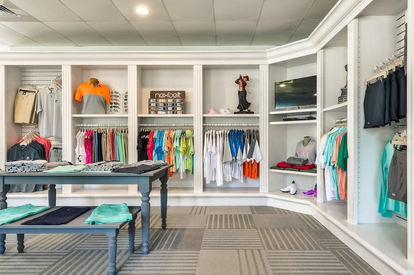 Pro Shop - 10018 MARBELLA DR, BRADENTON