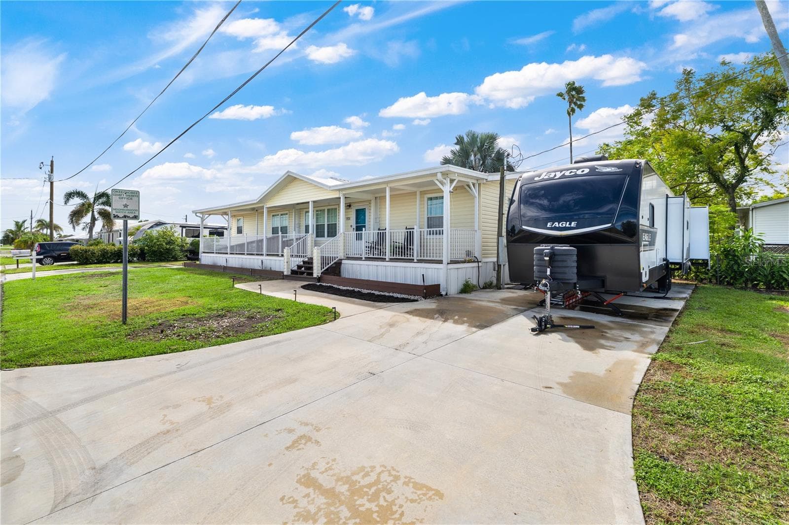 Manufactured Home at 1836 SE 32ND ST, OKEECHOBEE, photo 3 of 47