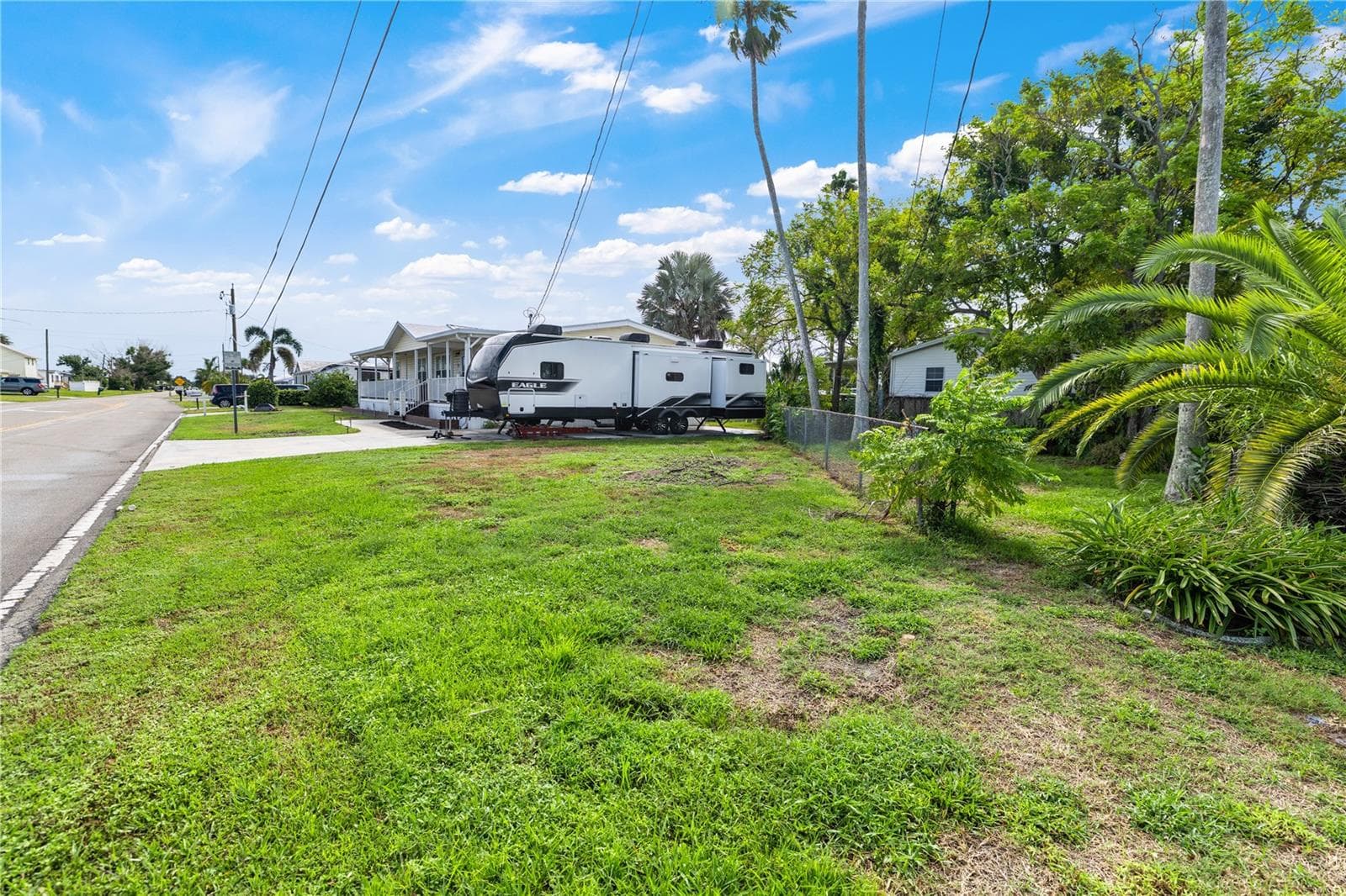 Manufactured Home at 1836 SE 32ND ST, OKEECHOBEE, photo 4 of 47