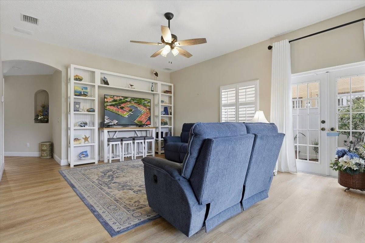Plenty of space to entertain - 2 MARINA POINT PL, PALM COAST
