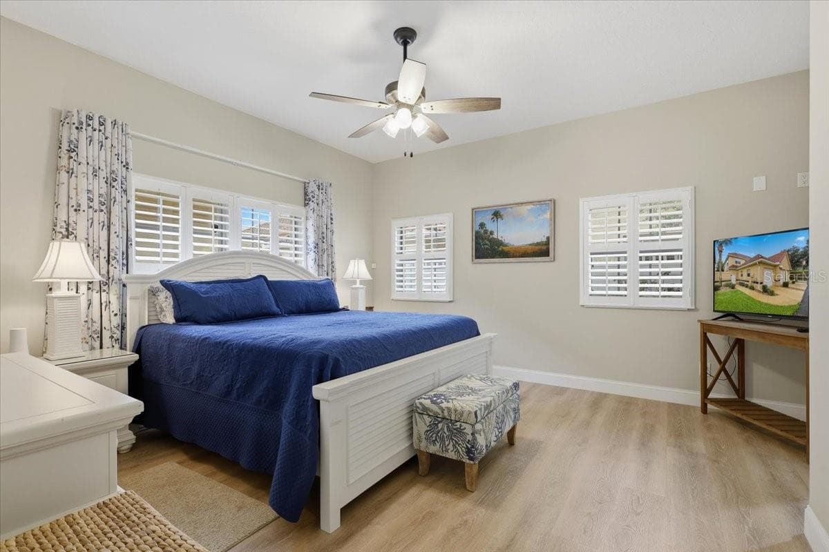 Main floor owners suite - 2 MARINA POINT PL, PALM COAST