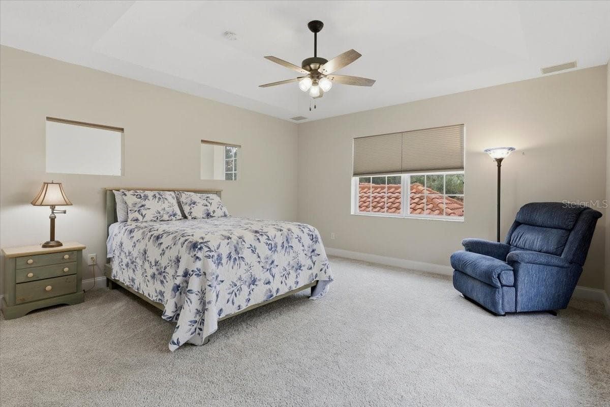 Upstairs 2nd primary suite - 2 MARINA POINT PL, PALM COAST