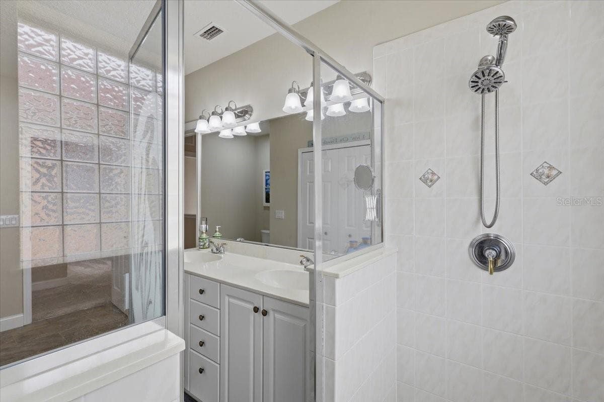 Large walk in shower - 2 MARINA POINT PL, PALM COAST