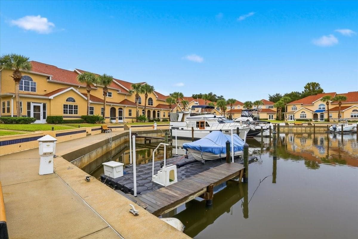Large deep water dock - 2 MARINA POINT PL, PALM COAST
