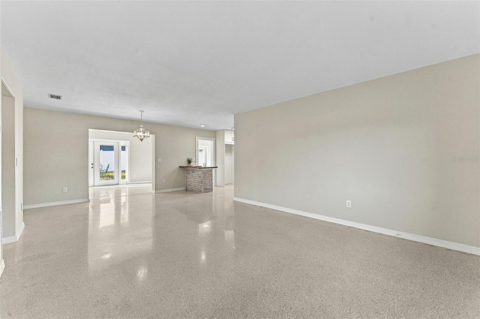 Single Family Residence at 2116 W MINNEHAHA ST, TAMPA, photo 10 of 46