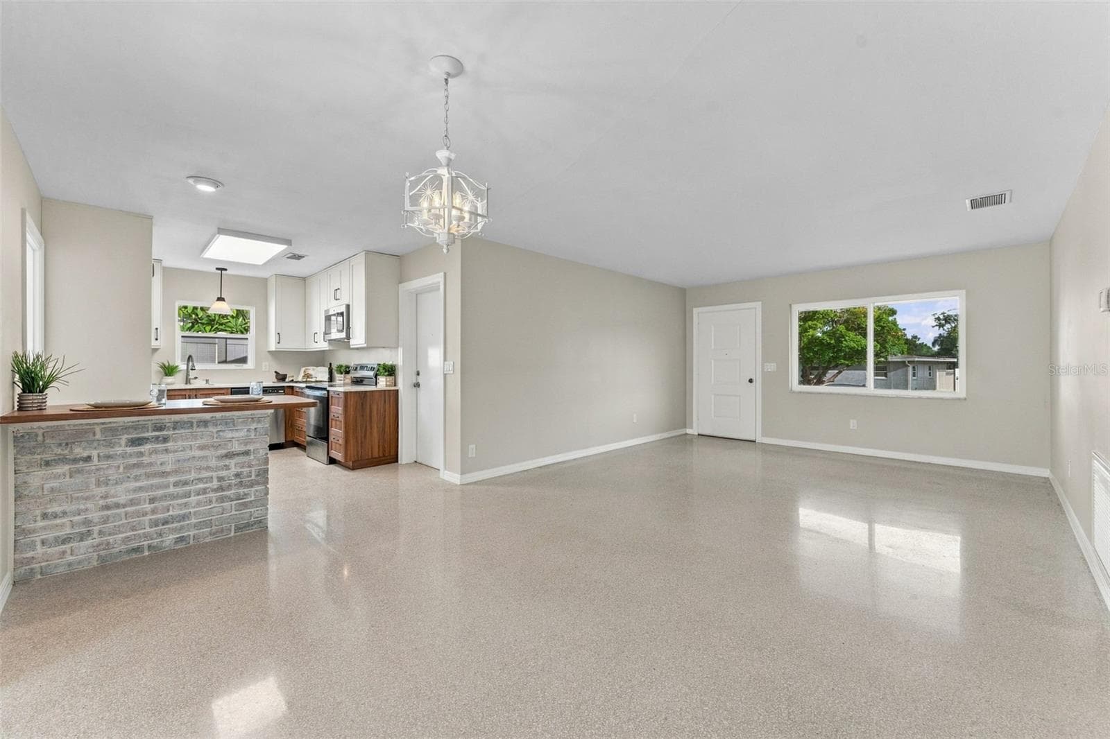 Single Family Residence at 2116 W MINNEHAHA ST, TAMPA, photo 16 of 46
