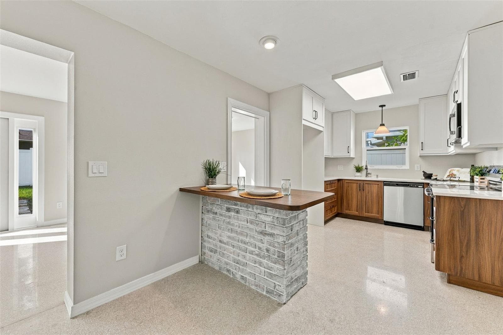 Single Family Residence at 2116 W MINNEHAHA ST, TAMPA, photo 18 of 46