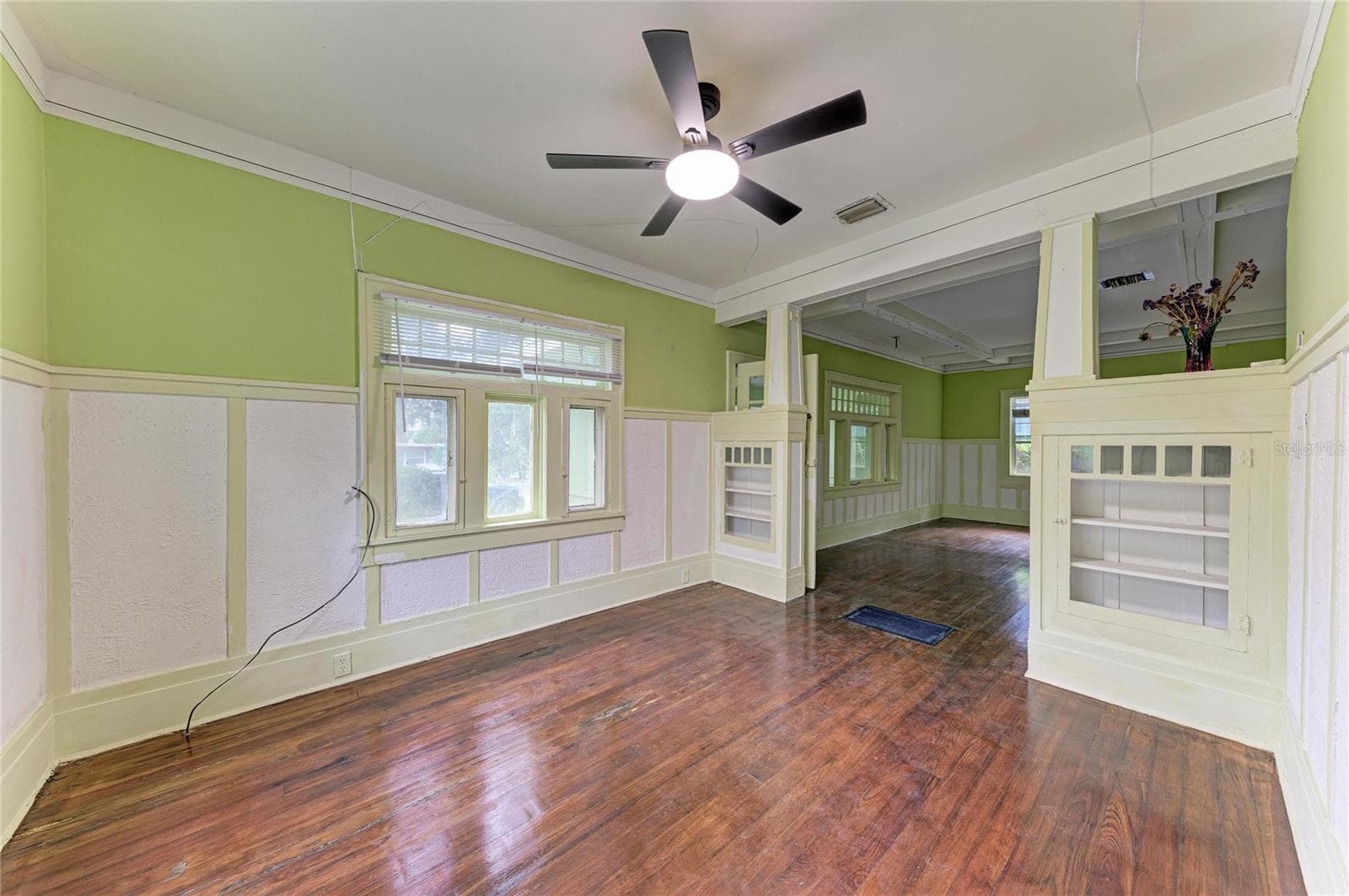 Single Family Residence at 1005 16TH AVE S, ST PETERSBURG, photo 7 of 54