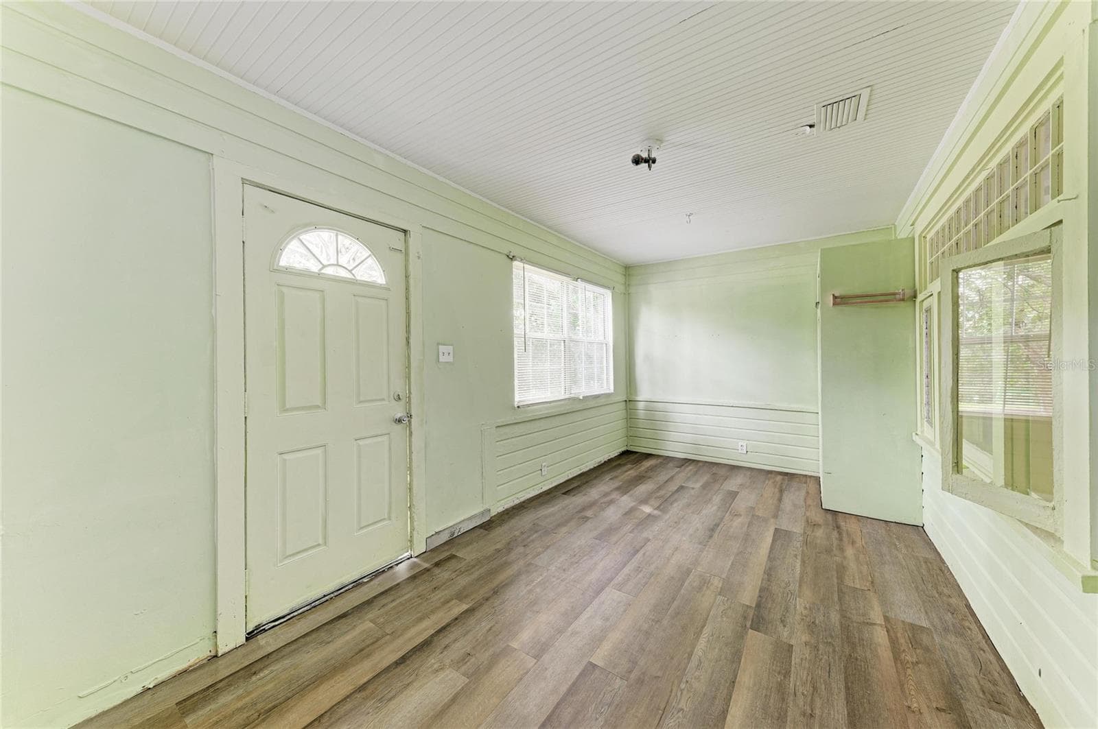 Single Family Residence at 1005 16TH AVE S, ST PETERSBURG, photo 14 of 54