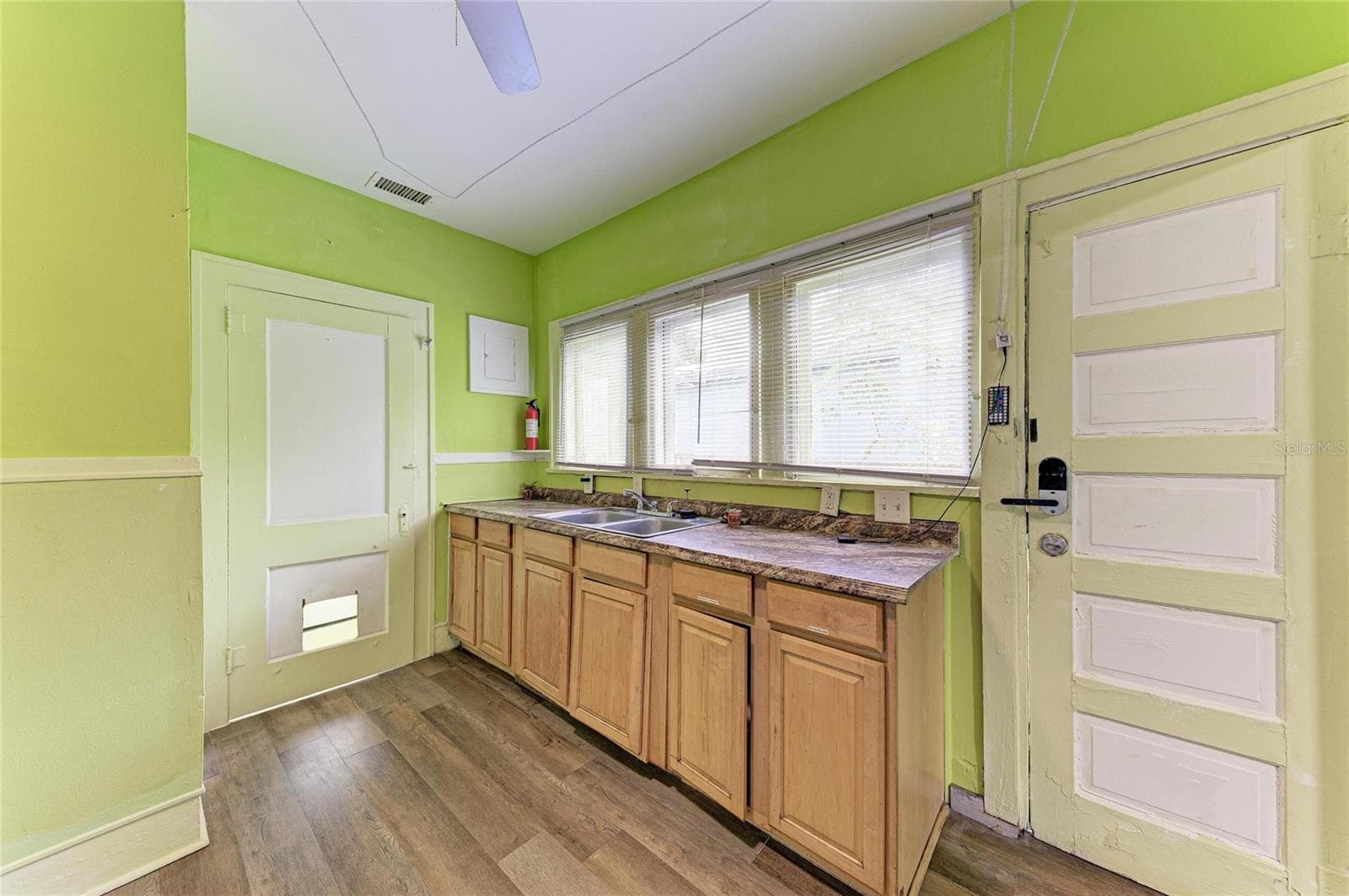 Single Family Residence at 1005 16TH AVE S, ST PETERSBURG, photo 20 of 54